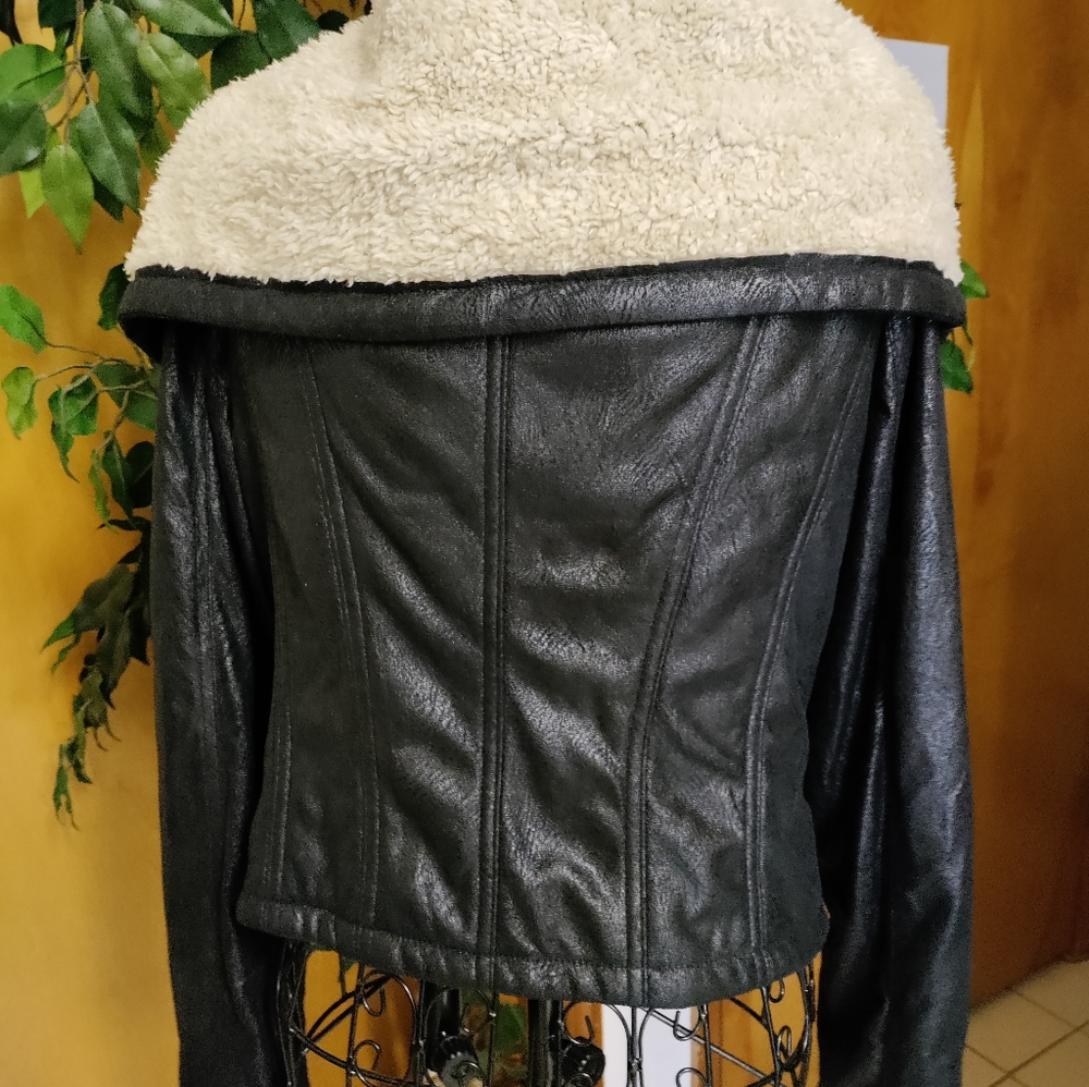 Woman's jacket - Picture 2 of 4